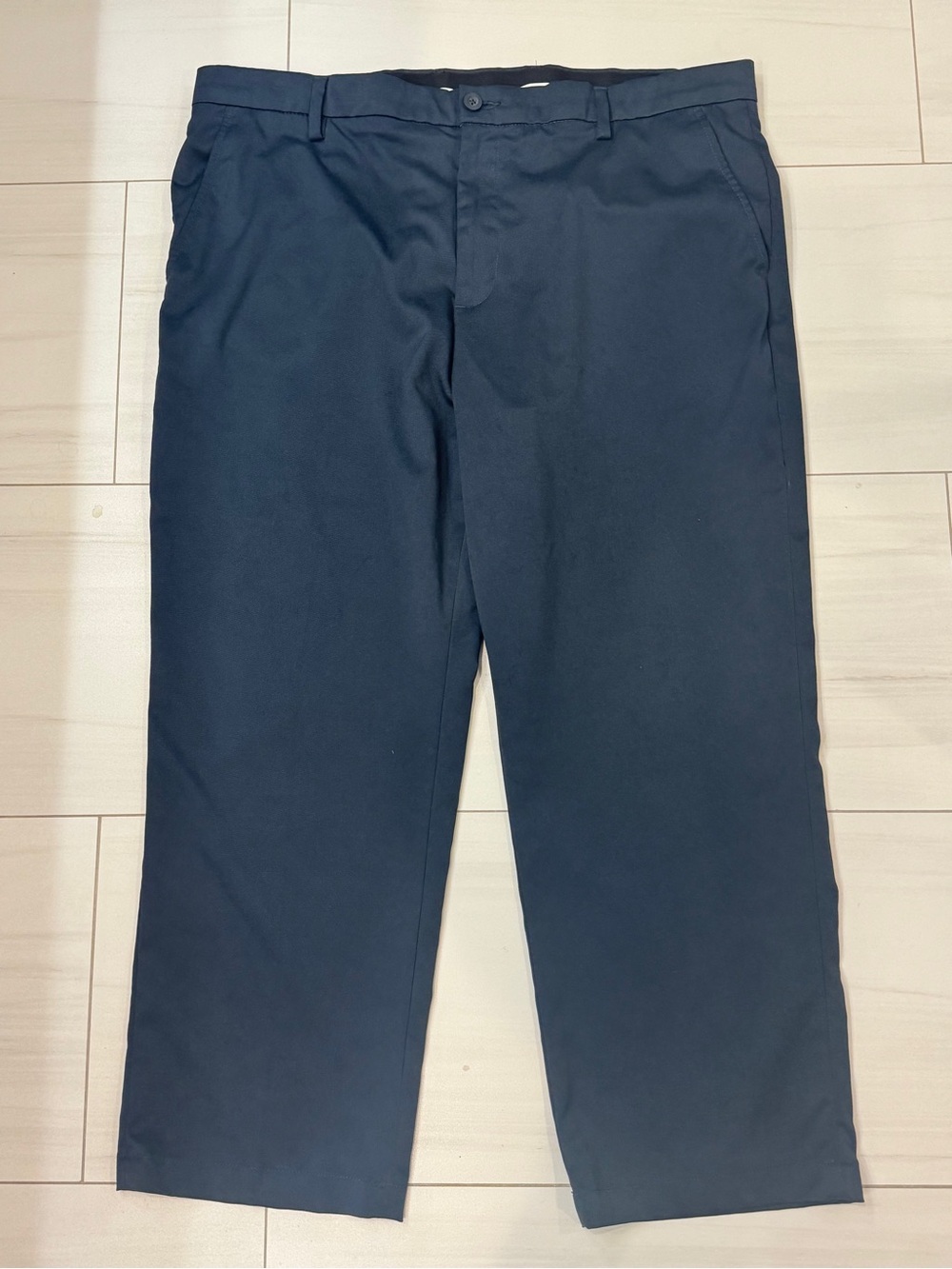 Amazon Essentials Men's Dress Pants in Navy